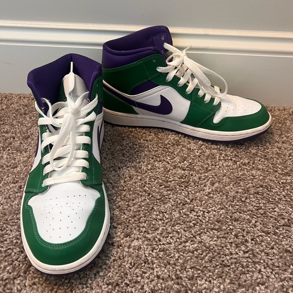 Men’s 8.5 Hulk Nike Jordan mid shoes
